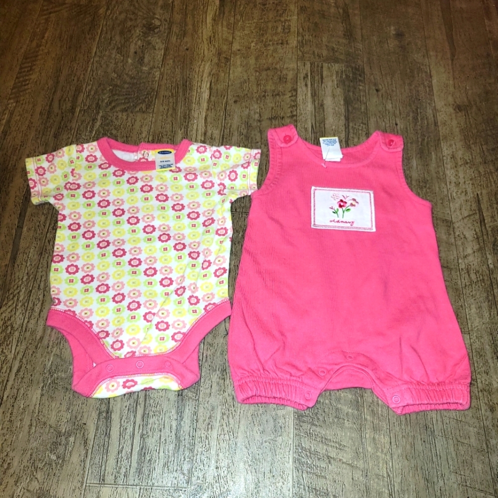 Old Navy 2003 Baby Onesie And Romper Set Floral  0-3 Months Newborn